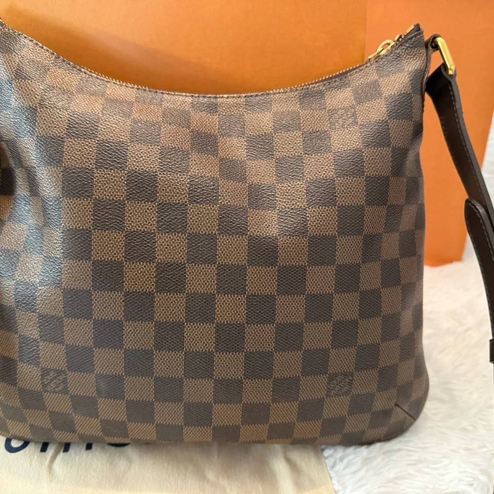 🎉HP🎉Authentic Louis Vuitton Bloomsbury Crossbody Handbag - Complete Set! - Picture 3 of 15